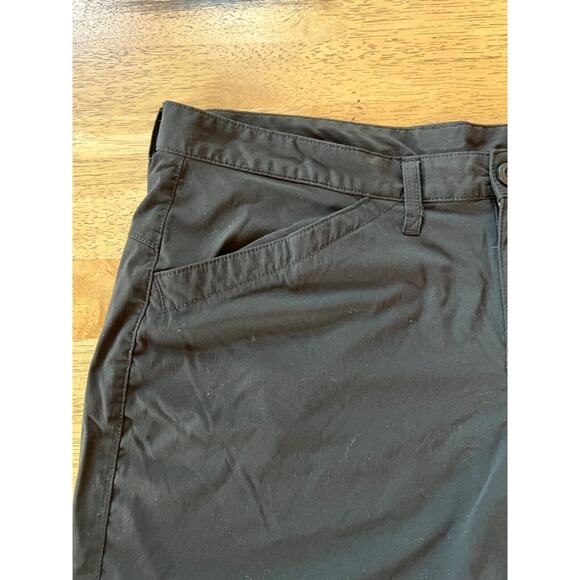 Eddie Bauer Black Hiking Cargo Nylon Women’s Shorts Size 12 - Picture 2 of 9